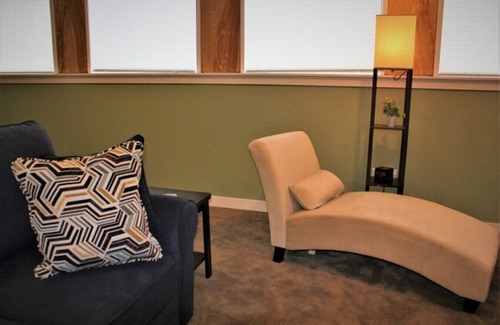 Vine Apartment | 125 Cedar 1 · Apartment in Kalamazoo + WI-Fi + Garage + Laundry