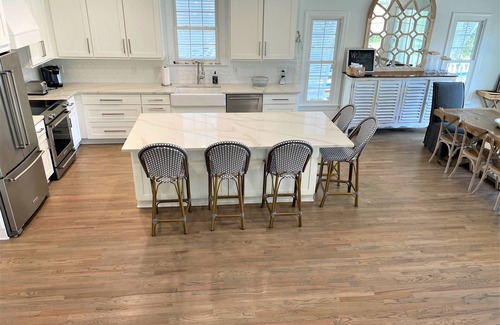 Isle of Palms House | 125 yds to beach: Immaculate home w golf cart- elevator & EV Charger