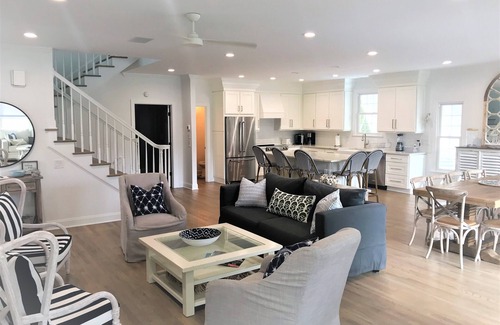 Isle of Palms House | 125 yds to beach: Immaculate home w golf cart- elevator & EV Charger