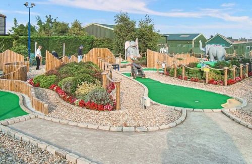 Chapel Saint Leonards House | 12ft-wide caravan with one double with en suite W.