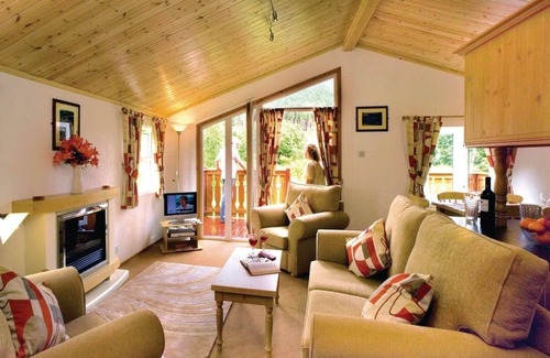 Selkirk House | 12ft-wide caravan with one double and one twin.