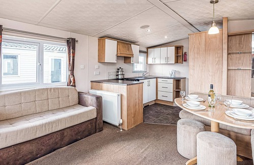 Maryport House | 12ft-wide quality caravan with one double and two twin.