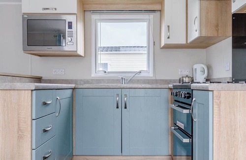 Skegness House | 12ft-wide very comfortable and spacious caravan with one double and one twin.