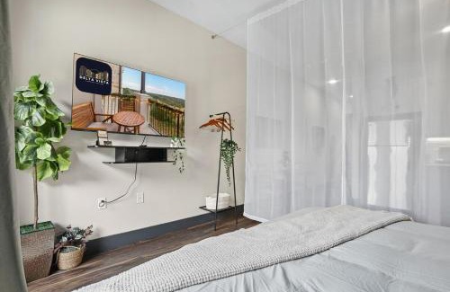 North Burnet Apartment | 12min DT,6min Domain,Studio with Pool plus Free Parking