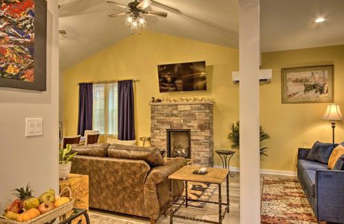 Saylorsburg House | 13 Mi to Camelback Ski! Creekside Lincoln Lodge