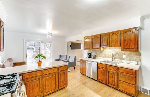 Dearborn Cottage | 13 Mi to Downtown Detroit: Bright Home