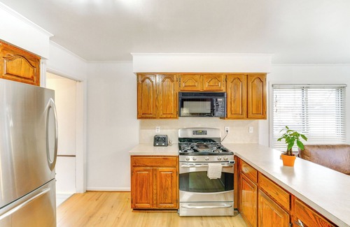 Dearborn Cottage | 13 Mi to Downtown Detroit: Bright Home