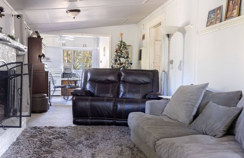 Boerne Cabin | 130 Acres with cabin in the woods- 7 miles from downtown Boerne