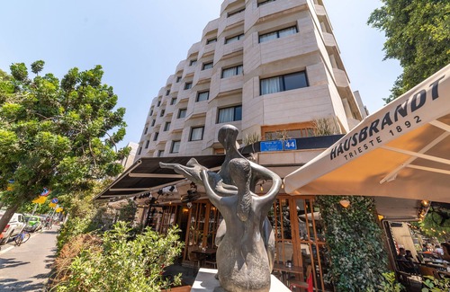 Tel Aviv Apartment | 130 Rock Apartments