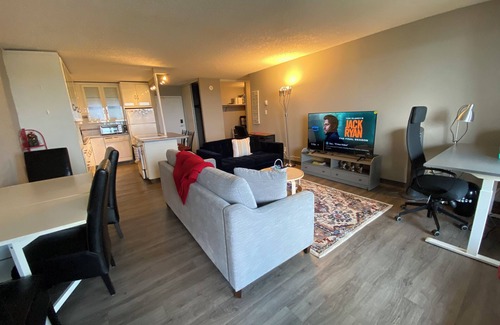 Dalhousie Apartment | 130° River Panoramic View in the heart of Downtown