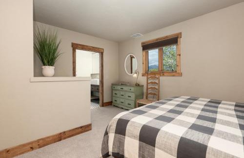 Fraser Ski Chalet | 133 Eisenhower