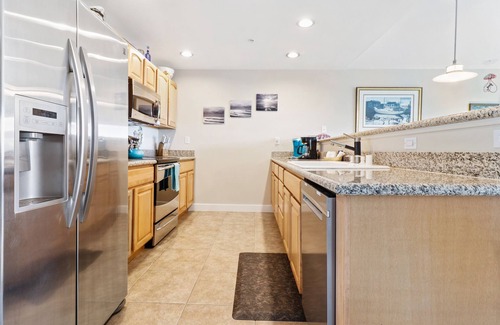 Washington Condo | 1333 A Pleasant Surprise with a peak-a-boo view!