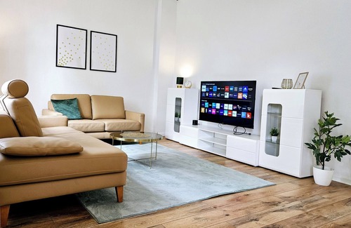 Luenen Apartment | 135m² Apartment I max. 8 guests I Central I Kitchen I Balcony I Parking I Wi-Fi