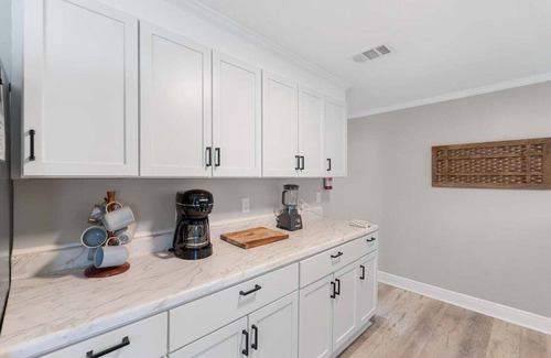 Bid-a-wee Beach House | 13900 Millcole Ave - Beachy Bungalow - Sleeps 10