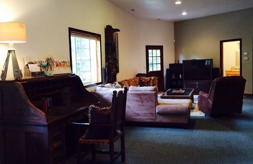 Snohomish Apartment | 14 Acres Of Private Forest - Large 1400 Sq Ft Apt - Mins. From Amenities & Hwy