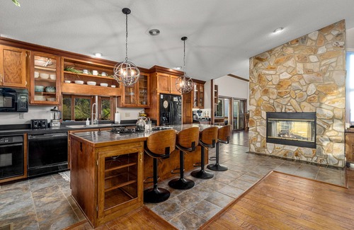 Canton House | 14 Acres - Theater Room - 20 Miles to DT Asheville - Paved Drive the whole way!