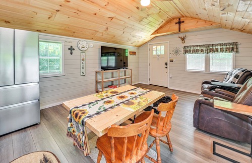 Georgetown Cabin | 14 Mi to Kentucky Horse Park: Creekside Cabin