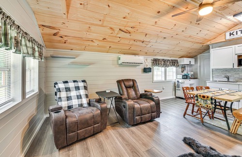Georgetown Cabin | 14 Mi to Kentucky Horse Park: Creekside Cabin