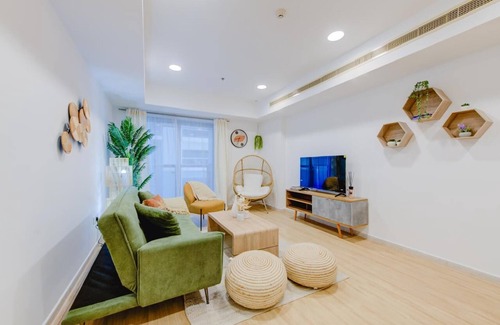 Dubai Marina Apartment | 14 mins to Beach with Stunning Sunset Views. Family friendly w/Jacuzzi/Gameroom