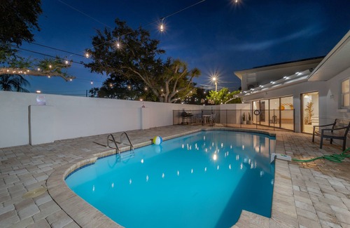 Largo House | 14295 Chamberlain Ave