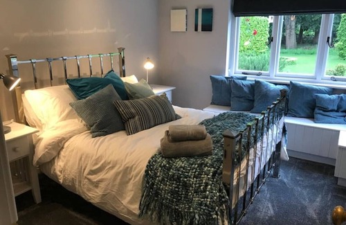 Godalming Cottage | 14th Century Converted Dairy