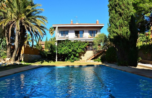 Sitges Villa | 15 min./car from Sitges – Villa El Ranch – 10-min. walk to beach. XXL Jacuzzi