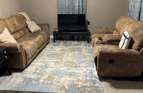 Knifley House | 15 min from Green River Lake. Walking street next door. 5 minutes from GRWMA