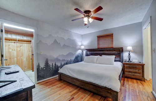 Cherry Log Cabin | 15 minutes from Blue Ridge, pet friendly