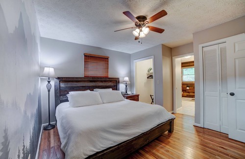 Cherry Log Cabin | 15 minutes from Blue Ridge, pet friendly