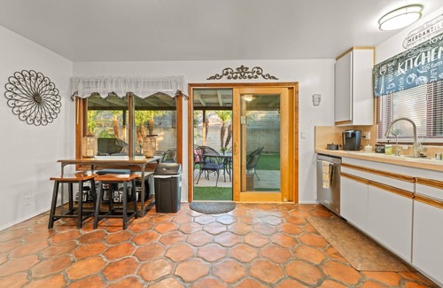 Ventura House | 15% Off December! Comfy Beds, Full AC, Great Patio