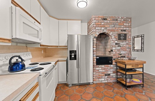 Ventura House | 15% Off December! Comfy Beds, Full AC, Great Patio