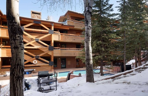 Aspen Condo | 15% Off for Fall Savings! Stay 3 Nights Now thru Nov 19