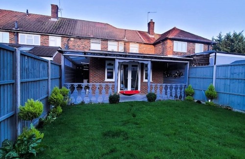 Borehamwood Apartment | 15%off weekly#4 BDR House#Free parking#Contractors