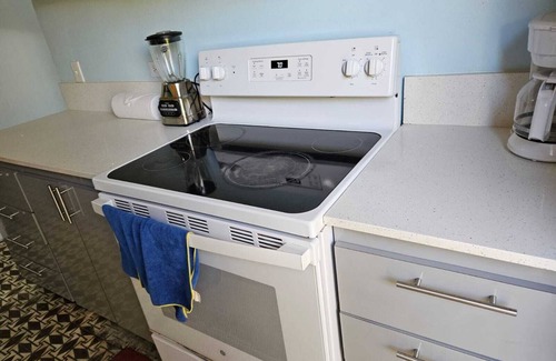 Arecibo Pueblo Apartment | 15 or More Stays- 6 BR Beach Vibes Home in Arecibo