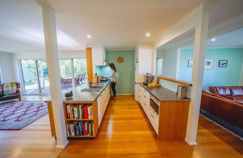 Apollo Bay House | 150 Steps · To the Beach FREE WI-FI