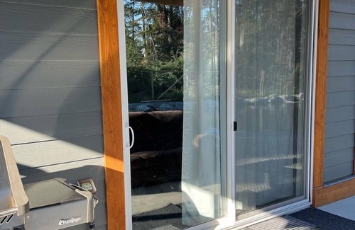 Shawnigan Lake House | 1500 sq ft Deluxe suite with swimming pond. Minutes to Shawnigan Lake