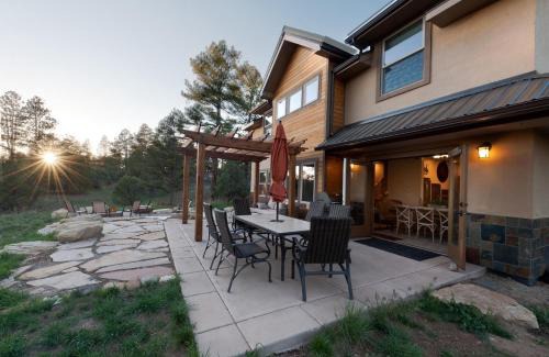 Durango House | 151 Oak Road