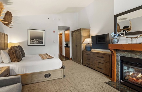 Stowe Area Cabin | #1534 | Studio | Gondolier | 5Th floor | Mountain & Village Views