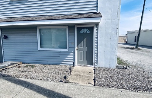 Grain Valley Apartment | 15miles to stadiums-walking distance to local bars