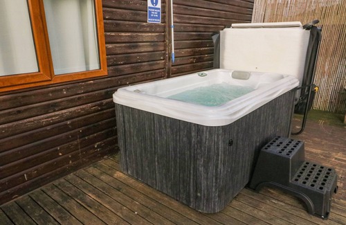 Tunstall Cottage | 16 BADGERS RETREAT, pet friendly, with hot tub in Richmond