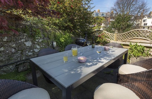 Salcombe Cottage | 16 COURTENAY STREET, family friendly, with a garden in Salcombe