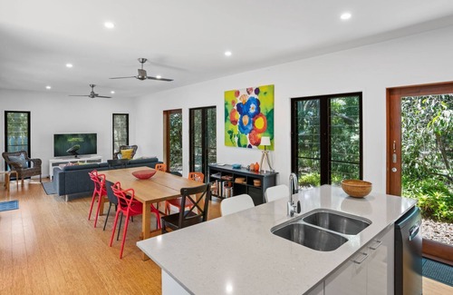 Rainbow Beach House | 16 Ibis Court - Rainbow Shores. Wifi. Pool. Quick walk to beach