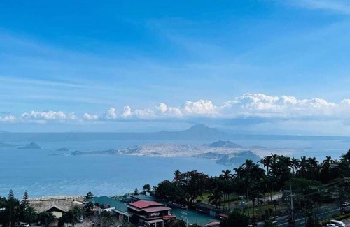 Silang Junction North Apartment | 16th floor 100% Taal View + Fiber Net & Netflix