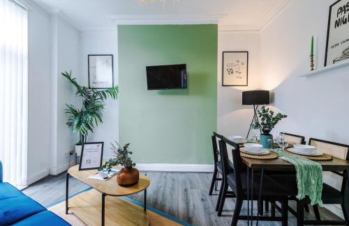 Anfield House | 17 Anfield House sleeps 12 7min walk to stadium