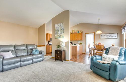 Pickerington House | 17 Mi to Columbus Pickerington Home with Fire Pit!