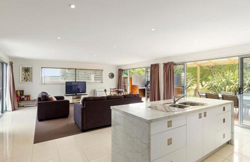 Coles Bay Villa | 170 Hazards View Drive - Unit 2