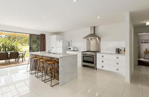 Coles Bay Villa | 170 Hazards View Drive - Unit 2