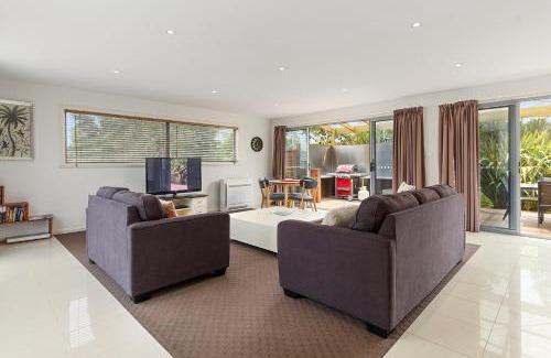 Coles Bay Villa | 170 Hazards View Drive - Unit 2