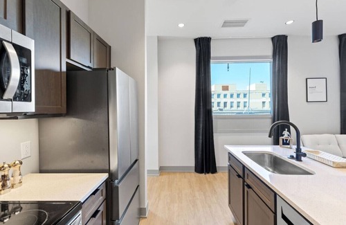 Downtown Hotel | 175 LEX - Bon Voyage Condo
