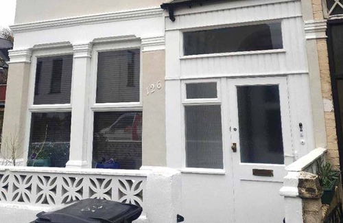Harringay Ladder Apartment | 17m2 studio, calm, garden view, well located
